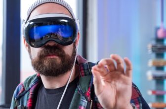 Apple Vision Pro (M5) Review: The Crown of the Dorks